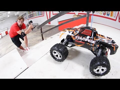 RC MONSTER TRUCK At A Skatepark!
