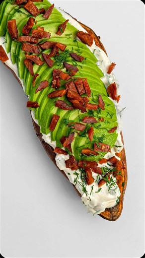 breakfast recipe🥑 ✨healthy, vegan, easy to make! this is one of my go-to protein-rich, gluten free breakfasts, packed with my fave dill and pickle flavours. if you're doing VEGANUARY and craving something savoury and satisfying, you have to try this toast! air fry: 2cm thick sweet potato slice 200C for 15 mins blend: 300g tofu juice of 1 lemon 2 garlic cloves 1 tbsp olive oil 1 tbsp nooch salt & pepper a splash of water if needed mIx: chopped sour pickles fresh dill salt & pepper top with: vega