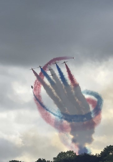 Red Arrows Airshow: Stunning Performances and Reveal Failures