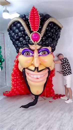 Art Daily Dose on Instagram: "Shevchenko is a highly acclaimed balloon artist, celebrated for his exceptional talent in creating intricate balloon sculptures. His works are distinguished by their bright, detailed designs, frequently featuring animals and characters. Sergei carefully twists and shapes balloons, using a variety of colors and sizes to achieve fine details and textures. His creativity and expertise are evident in the lifelike quality of his balloon art. Artist: @sergei_shevchenko33 