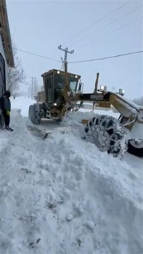 The grader operator is a good man 👏🏻 Village Road Opened #plowing #snowpiercer #shorts#winter