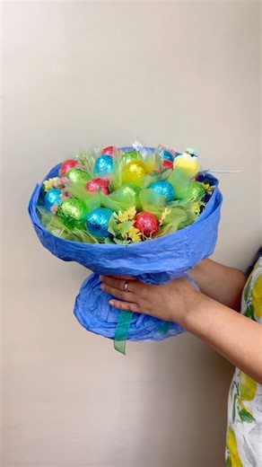 Idea de regalo: Cómo hacer un ramo de huevos de chocolate #idearegalo #pascua #ramos #diy #decor