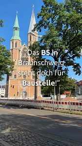 Ja, wir bauen gerade an vielen Ecken – für ein noch schöneres Braunschweig. Und klar, das kann hier und da auch mal Umwege bedeuten. Aber eins bleibt sicher: Die Innenstadt lohnt sich immer! ❤️ 🛍️ Schlendere durch kleine Boutiquen oder große Geschäfte, ☕️ triff dich mit deinen Freund:innen auf eine Tasse Kaffee oder zum Abendessen, 💃 besuche Events mitten in der Stadt, 🛶 oder entspann dich bei einem Ausflug auf der Oker. Braunschweig lädt dich ein auf eine schöne Zeit. Also schau doch mal wie