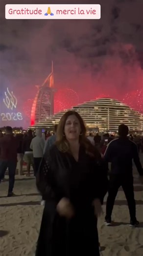 BELLE & HEUREUSE ANNÉE 2026 À VOUS MES PETITS AVENTURIERS 🥂 2025 a été une année de travail intense, exigeante et passionnante 💪 Une année riche en émotions, en défis relevés et en projets concrétisés 🩷🙏 Une année marquée par ma certification d’agence de voyage, une immense fierté 🩷 La concrétisation d’un rêve avec un positionnement unique en France et je l'ai obtenu 🩷🌟 Cette vie d’entrepreneuse, je l'ai choisie, je l’ai rêvée, je l’ai idéalisée 🌍 Et surtout, j’ai rêvé d’une communauté c