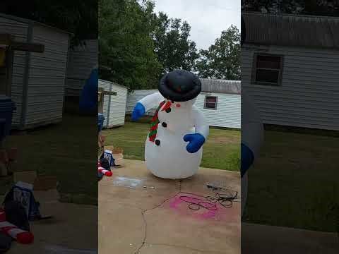 2002 8 ft inflatable hugging Snowman