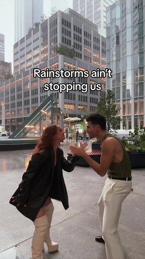 🗽🏙️☔️ @Ezra Sosa