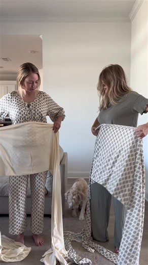 Teaching your new mom friend how to wrap 🫶 | wrap