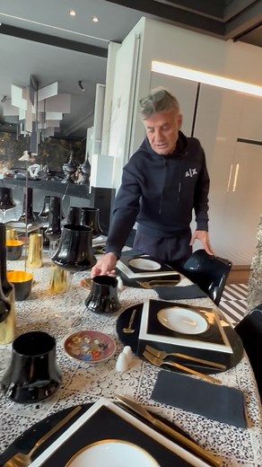 206K views · 2.4K reactions | Hacía mucho tiempo que no compartía con vosotros un montaje de decoración de mesa, y en la primera oportunidad, aquí estoy para mostraros… Qué os parece esta propuesta para recibir a invitados?!… #acerojoaquintorres #arquitecto #architect #lifestyle #deco #decor #decoracion #cenas #cenasencasa #centrosdemesa #decoraciondemesa #recibirencasa #invitados #volveravivir #luxurylifestyle #luxuryhomes | A-cero Joaquín Torres Architects | Facebook