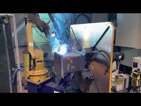 コラムコア部溶接ロボット