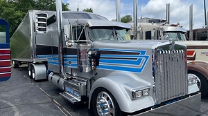Fleenor Bros. 2022 Kenworth W900 with old-school paint scheme