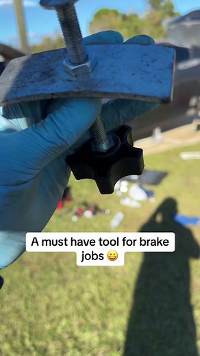 Nissan NP300 Brake Caliper Installation Guide