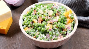 This Creamy Pea Salad is a nice change from the typical potato or pasta salads found at barbecues and potlucks. It requires very little cooking with just a little bit of chopping and mixing - it could easily be a no cook recipe if you buy precooked bacon! It doesn't get much easier than that! http://www.lovebakesgoodcakes.com/2012/08/creamy-pea-salad.html | Love Bakes Good Cakes