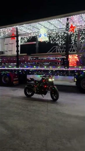 Yamaha Mt125 full of Christmas lights