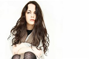 Video Premiere: Mindy Smith, "Closer"