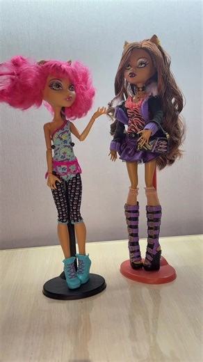 Howleen Wolf is a student at Monster High and the younger sister of Clawdeen Wolf. She is a werewolf known for her loud, energetic, and rebellious personality. Howleen often feels like she lives in the shadow of her older sister, who is very popular and fashionable. Because of this, she sometimes tries to prove herself and show that she can also be cool and independent. She is very social, playful, and loves spending time with her friends, but she can also be a little impatient and impulsive. Ho