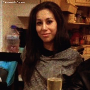 “Anche io sono una vittima...ricordo di aver preso delle pastiglie per poi ritrovarmi in una pattuglia” Andrómeda Cordero è una madre che è stata accusata di un crimine spaventoso contro i suoi stessi figli, che presumibilmente ha eliminato per paura che suo marito se li portasse via. Ma nonostante ciò, lei nega di aver commesso una tale aberrazione e dal carcere chiede che si faccia chiarezza sul caso, nonostante ci siano delle prove contundenti contro di lei. | Enigma