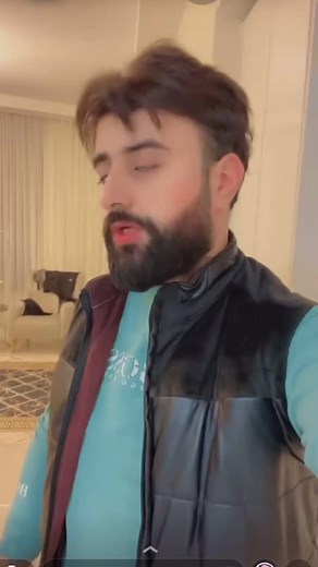 Stylish Black Sleeveless Puffer Jacket Outfit