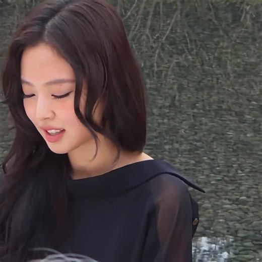 RT @jnkloops: jennie just gets prettier and prettier