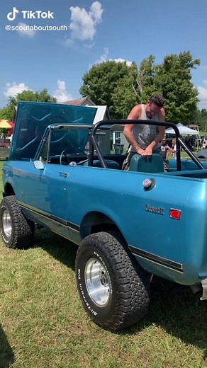 Truck massage 💆‍♂️ #donttouchmytruck #fyp #internationalharvester #internationalscout #trucksoftiktok #truck #massage #musiccity #Nashville