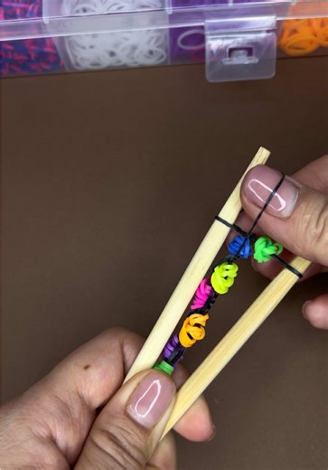 Diy Stranger Things Bracelet #strangerthingsdiy #willbyers #demogorgon | stranger things