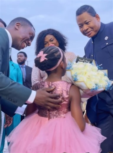 165K views · 6.9K reactions | PASTOR BOLAJI IDOWU MAKES HISTORY. PASTOR CHRIS'S SECOND IN COMMAND REV TOM AMENKHIENAN MINISTERS POWERFULLY AT HARVESTERS | Emeka Anslem | Facebook