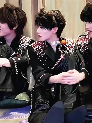Zhuzhixin's Intense Gaze: A Chú Tả Moment