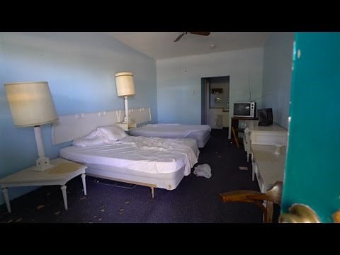 Two Abandoned Vintage Motels in the Desert : Route 95 Nevada