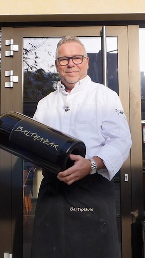 Am Finaltag in Berlin tritt Holger mit dem "Balthazar" an, das direkt am Spreeufer gelegen ist. Holger ist ein erfahrener Gastronom und die Erwartungen sind hoch, aber die müssen auch erfüllt werden. Behält er die Nerven und gewinnt den kulinarischen Wettkampf oder macht am Ende einer der Mitstreiter das Rennen?😁#MeinLokalDeinLokal 😁📺„Mein Lokal, dein Lokal“ – Montag bis Freitag, um 17:55 Uhr bei Kabel Eins oder streamen auf Joyn. | Mein Lokal, Dein Lokal