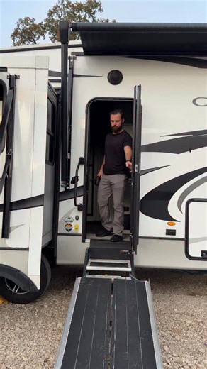 6.8K views · 961 reactions | Every camper in Florida finna be cold when I roll up #camperlife #rvtech #rvliving #fulltimerv | Ryan Robertson | Facebook