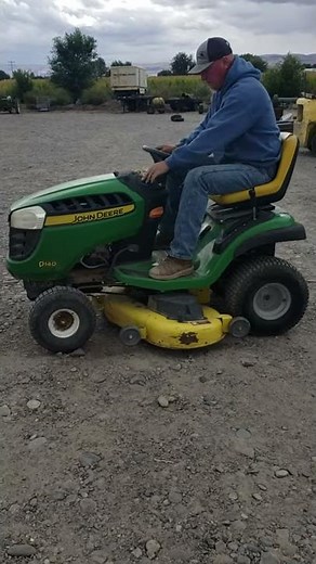 John Deere D140 Lawn Mower