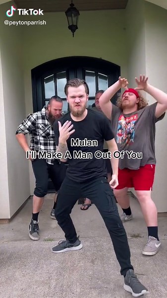 Mulan with family 🤟🏻 #mulan #disney #illmakeamanoutofyou @beardedviking7 @babygoosepoop