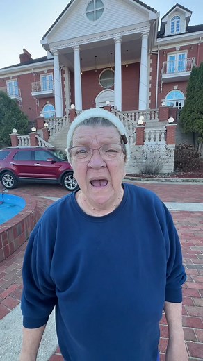 GRANDMA GOES TO MANSION! 👵🏼🏠💰 #fyp #angrygrandma #comedy #mansion #hauntedmansion #trending #viral #views #aha #lmao #funny #youtube #funnyold #foryourpage #trynottolaughtiktoktv