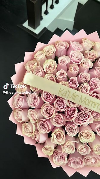 The perfect Mother’s Day gift 💕 75 roses for mom #mothersdaygiftideas #houstonflorist #pinkroses