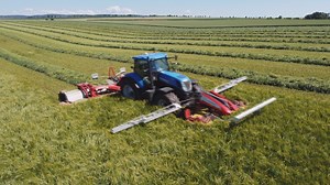 V Brně testují traktor bez řidiče. Zvládne prý mnohem víc