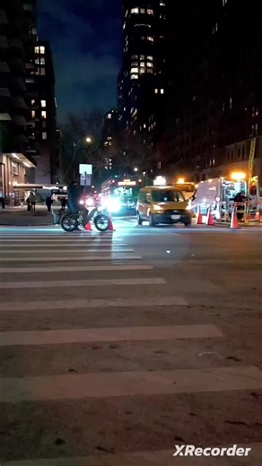 here we have a 2025-2026 New Flyer XE60 M79-SBS Up and down East/West 79th St unit: 5603 camera: Celero 5G Phone video taken: January 2nd 2025