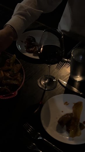 We’ve got your next date night right here. SAVE this for later or SEND to your partner ⬇️ The scene is set with evening light off the lake, wine flowing into glasses, and live music on the weekends to pass the vibe check. All you need to do is bring each other! Call ahead, book instantly on OpenTable or try for a walk-in and we’ll do our best to accommodate. See you soon❣️🥂 | Aurora On The Lake