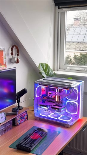 Steph on Instagram: "It took me 6 hours lol . . I FINALLY GOT ALL MY PC COMPONENTS 🫡 And I spent all of yesterday building this lol it was all very easy and straightforward EXCEPT I had some trouble installing the AIO...those wires were a mystery to me. I prepared Windows on my USB but it was stuck on a recovery screen. Eventually using a different USB was the solution. The cable management could be a bit better but I honestly don't care. I'm not gonna fix it. 🧘🏻‍♀️ I'm lazy. Before anyone as