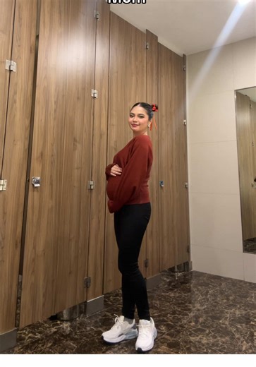 Stylish and Comfortable Maternity Outfit Ideas