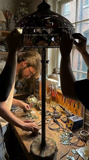 Tiffany lamp with high base 198x