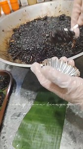 Biko recipe using ube glutinous rice 1¹/2 kilo ube glutinous rice 6¹/2 cup water 1¹/2 tbsp Ube flavor powder (optional) 5 cups coconut milk 3cups dark brown sugar 1 cup buko meat 2 tsp kalamansi juice Thank you for watching Happy baking ❤️ #indayjonnatinapay #followersシ゚ #NegosyoTips #bikorecipe | Inday Jonna Tinapay