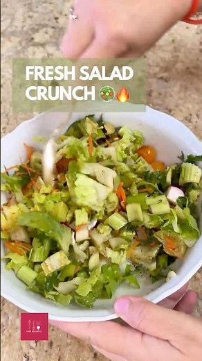 This Garden Salad Looks Simple… But Tastes Addictive 🥗🔥