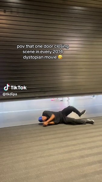 like how did greenie fit thru that stone wall 😂😂 #hungergames #mazerunner #dystopianmovies #2014 #tkdipa