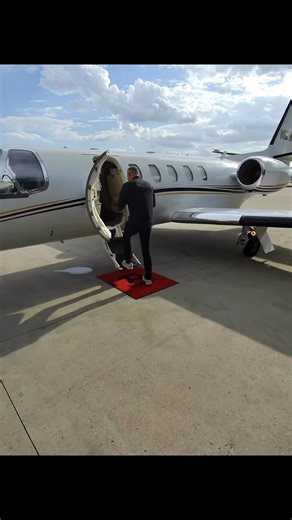 This weekend at The Elliott Group was absolutely incredible. The amount of knowledge, wisdom, and strategies we walked away with is on another level. Every time we’re here, it’s a reminder of how important it is to keep growing, keep learning, and keep investing in ourselves. Success isn’t about staying the same it’s about becoming the best version of who we’re supposed to be. Grateful for the lessons and the people pushing us to level up every single day. #mindset #coaching #mentors #businessow