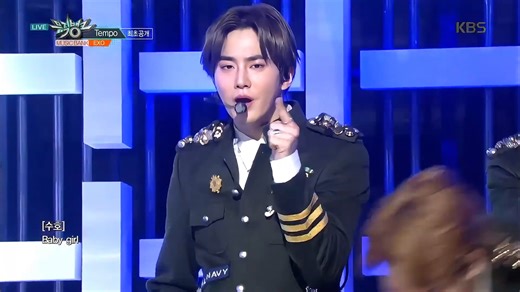 EXO - TEMPO 《音乐银行》节目中进行了一场令人印象深刻的现场表演