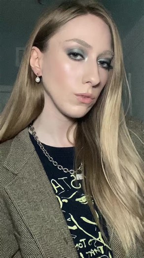 when i was a little baby girl i always dreamed of wearing blue eyeshadow and now i never wear it so i decided to be a mermaid today this is for u baby anna #cooltonedmakeup #mermaid #lowcontrastmakeup #bleachedbrowlook