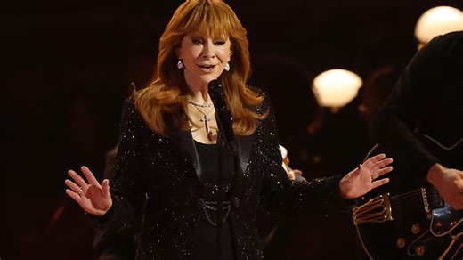 Reba McEntire honors late stepson with emotional Grammy performance