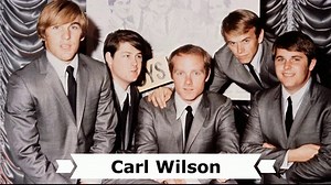 Heute wäre der 73. Geburtstag des US-amerikanischen Leadgitarristen und Sängers der Beach Boys † Carl Wilson (eigentlich Carl Dean Wilson). Geboren am 21. Dezember 1946 in Hawthorne, Kalifornien und gestorben am 6. Februar 1998 in Los Angeles, Kalifornien. Carl Wilson kam in die Band, als er 14 Jahre alt war und noch die High School besuchte. Bei den ersten Alben in der Zeit von 1961 bis 1965 war er als Leadgitarrist und im Harmoniegesang tätig. Die Hauptstimme sang er erstmals 1964 beim Lied "P