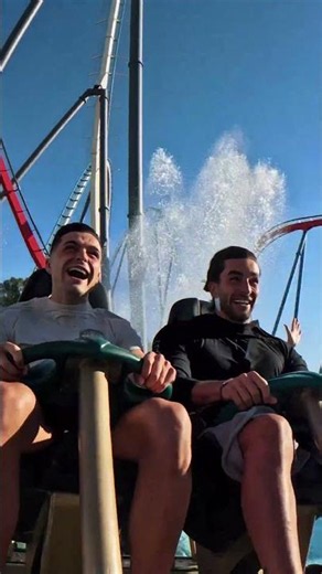 El @FCBarcelona celebrando en PortAventura World. Esto empieza a ser otro clásico 🎢😎 #fcbarcelona