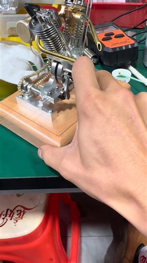 474K views · 3.7K reactions | Pedal ignition Davidson V2 retro engine model！#enginemodel #V2enginemodel#v2 #diy #miniengine #toy | Chuan QI Engine | Facebook