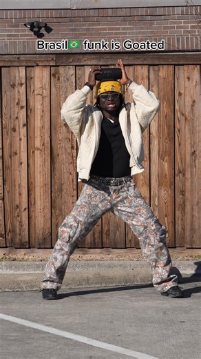 🤩New Song “Falling” by Madara Dusal and @djlucasbeat is coming this February 10th 😍😍🔥🔥 . . #dancing #brasil #choreography